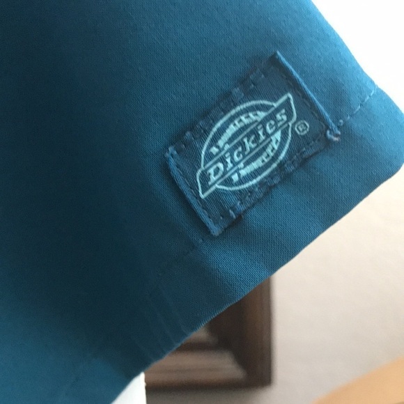 DICKIES Scrubs Women's EDS Signature V-Neck Scrub Top - Picture 5 of 10